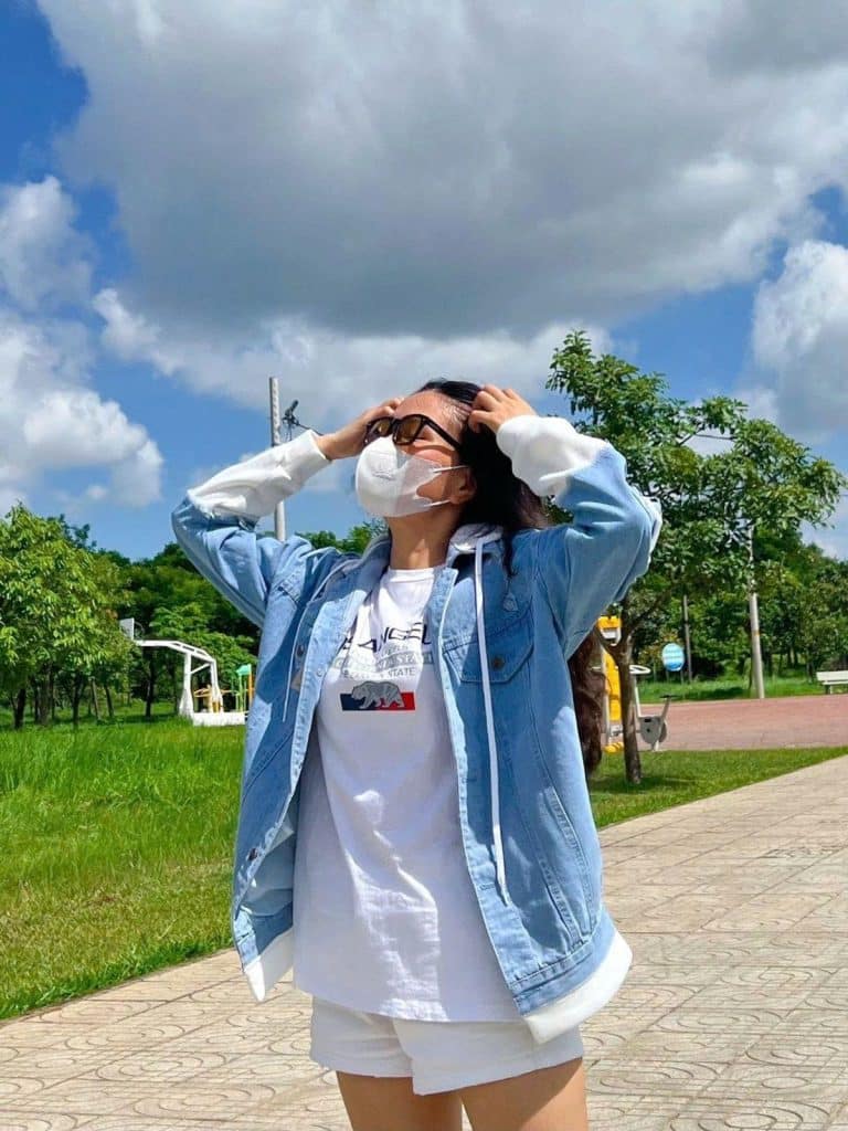 Áo khoác jean có mũ nỉ